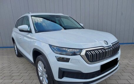 Skoda Kodiaq I, 2023 год, 4 400 000 рублей, 2 фотография