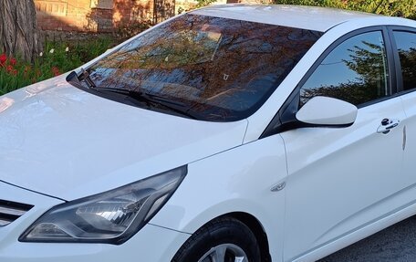 Hyundai Solaris II рестайлинг, 2014 год, 900 000 рублей, 2 фотография