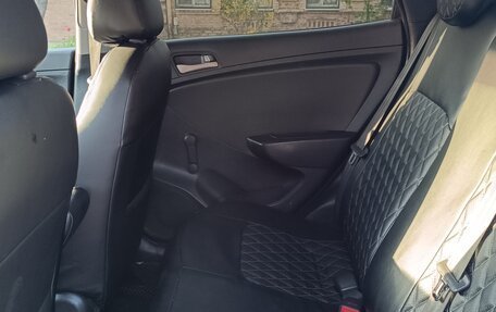 Hyundai Solaris II рестайлинг, 2014 год, 900 000 рублей, 11 фотография