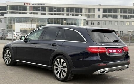 Mercedes-Benz E-Класс, 2018 год, 3 900 000 рублей, 4 фотография
