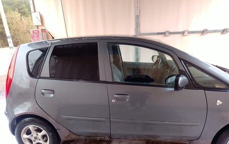 Mitsubishi Colt VI рестайлинг, 2006 год, 300 000 рублей, 5 фотография