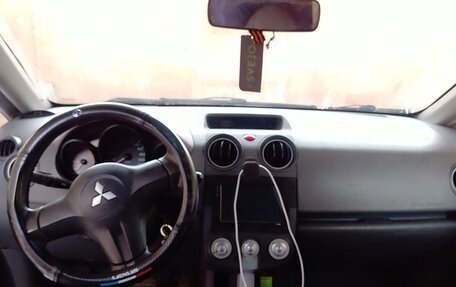 Mitsubishi Colt VI рестайлинг, 2006 год, 300 000 рублей, 9 фотография