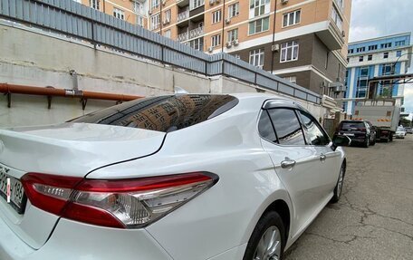 Toyota Camry, 2020 год, 2 600 000 рублей, 10 фотография