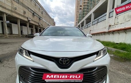 Toyota Camry, 2020 год, 2 600 000 рублей, 3 фотография
