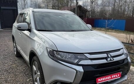 Mitsubishi Outlander III рестайлинг 3, 2017 год, 1 760 000 рублей, 1 фотография