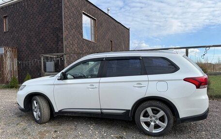 Mitsubishi Outlander III рестайлинг 3, 2017 год, 1 760 000 рублей, 6 фотография