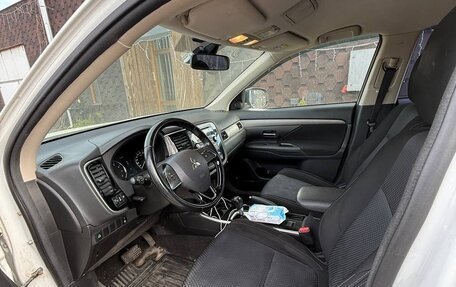 Mitsubishi Outlander III рестайлинг 3, 2017 год, 1 760 000 рублей, 9 фотография