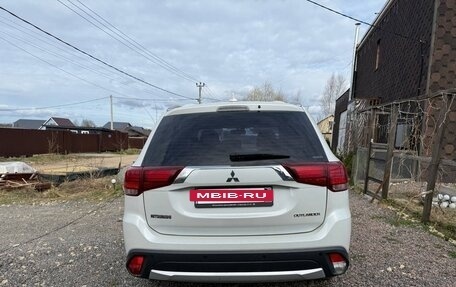 Mitsubishi Outlander III рестайлинг 3, 2017 год, 1 760 000 рублей, 3 фотография