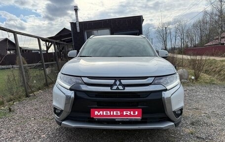 Mitsubishi Outlander III рестайлинг 3, 2017 год, 1 760 000 рублей, 4 фотография