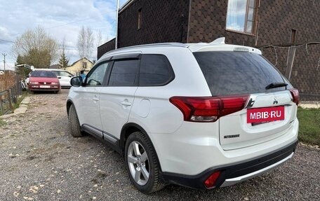 Mitsubishi Outlander III рестайлинг 3, 2017 год, 1 760 000 рублей, 2 фотография