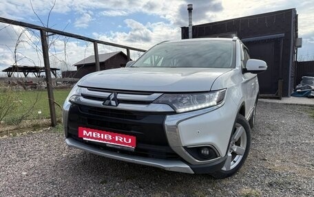 Mitsubishi Outlander III рестайлинг 3, 2017 год, 1 760 000 рублей, 5 фотография