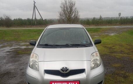 Toyota Yaris III рестайлинг, 2009 год, 530 000 рублей, 1 фотография