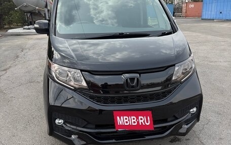 Honda Stepwgn IV, 2016 год, 1 950 000 рублей, 3 фотография