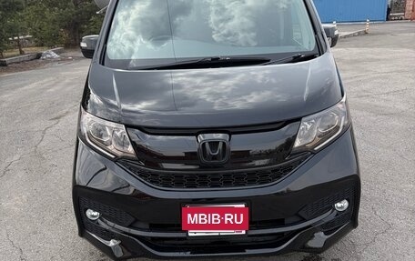 Honda Stepwgn IV, 2016 год, 1 950 000 рублей, 4 фотография