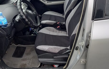 Toyota Yaris III рестайлинг, 2009 год, 530 000 рублей, 9 фотография