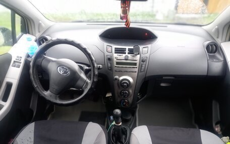 Toyota Yaris III рестайлинг, 2009 год, 530 000 рублей, 7 фотография