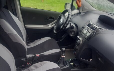 Toyota Yaris III рестайлинг, 2009 год, 530 000 рублей, 6 фотография