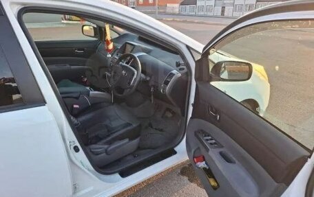 Toyota Prius, 2010 год, 700 000 рублей, 3 фотография