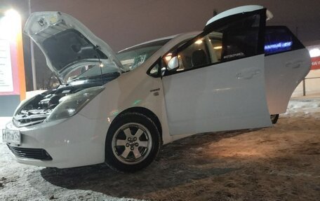 Toyota Prius, 2010 год, 700 000 рублей, 4 фотография