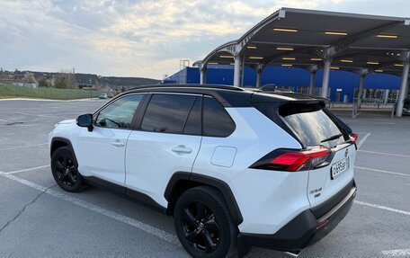 Toyota RAV4, 2021 год, 3 650 000 рублей, 4 фотография