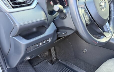 Toyota RAV4, 2021 год, 3 650 000 рублей, 10 фотография