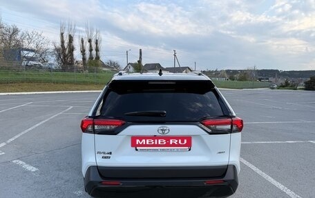 Toyota RAV4, 2021 год, 3 650 000 рублей, 7 фотография