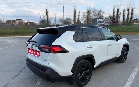 Toyota RAV4, 2021 год, 3 650 000 рублей, 6 фотография