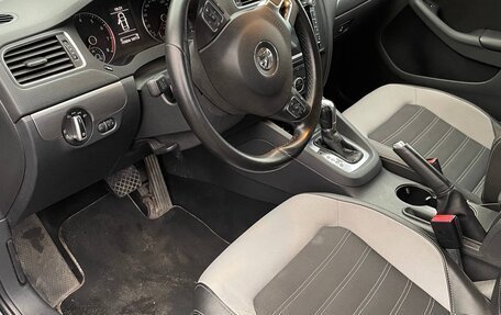 Volkswagen Jetta VI, 2012 год, 900 000 рублей, 17 фотография