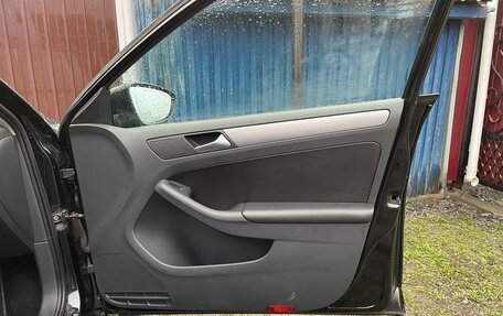 Volkswagen Jetta VI, 2012 год, 900 000 рублей, 18 фотография