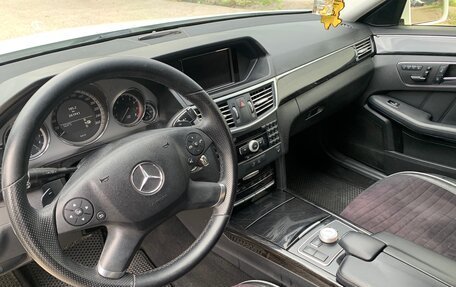 Mercedes-Benz E-Класс, 2010 год, 1 500 000 рублей, 10 фотография