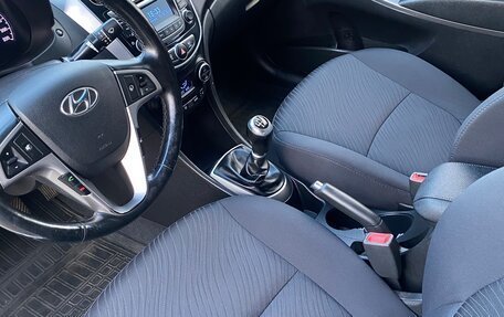 Hyundai Solaris II рестайлинг, 2016 год, 1 000 000 рублей, 3 фотография
