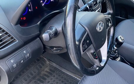 Hyundai Solaris II рестайлинг, 2016 год, 1 000 000 рублей, 8 фотография