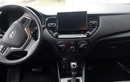 Hyundai Solaris II рестайлинг, 2021 год, 1 400 000 рублей, 4 фотография