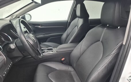 Toyota Camry, 2021 год, 3 330 000 рублей, 10 фотография