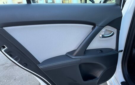 Toyota Avensis III рестайлинг, 2017 год, 1 900 000 рублей, 14 фотография