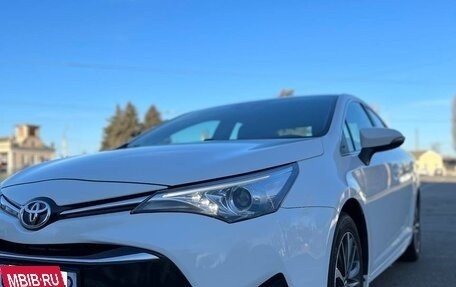 Toyota Avensis III рестайлинг, 2017 год, 1 900 000 рублей, 4 фотография