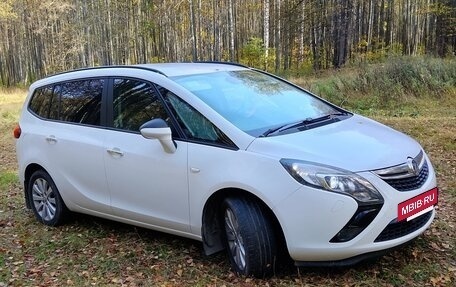 Opel Zafira C рестайлинг, 2013 год, 975 000 рублей, 3 фотография