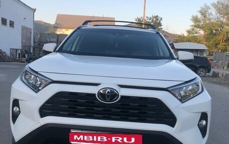 Toyota RAV4, 2019 год, 3 200 000 рублей, 2 фотография