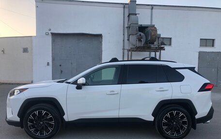 Toyota RAV4, 2019 год, 3 200 000 рублей, 6 фотография