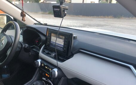 Toyota RAV4, 2019 год, 3 200 000 рублей, 7 фотография