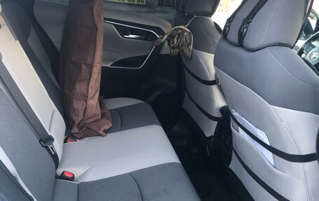 Toyota RAV4, 2019 год, 3 200 000 рублей, 9 фотография