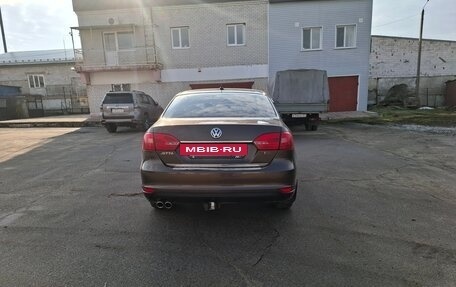 Volkswagen Jetta VI, 2011 год, 650 000 рублей, 2 фотография