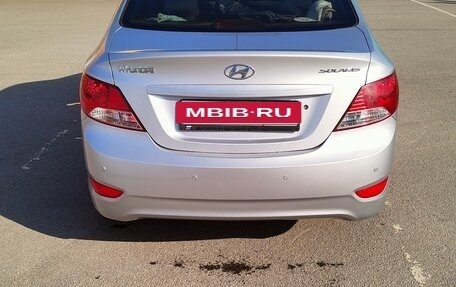 Hyundai Solaris II рестайлинг, 2013 год, 850 000 рублей, 2 фотография