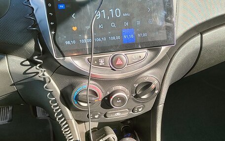 Hyundai Solaris II рестайлинг, 2013 год, 850 000 рублей, 5 фотография