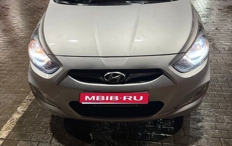 Hyundai Solaris II рестайлинг, 2011 год, 750 000 рублей, 1 фотография