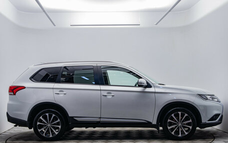 Mitsubishi Outlander III рестайлинг 3, 2019 год, 2 480 000 рублей, 4 фотография