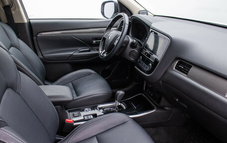 Mitsubishi Outlander III рестайлинг 3, 2019 год, 2 480 000 рублей, 9 фотография