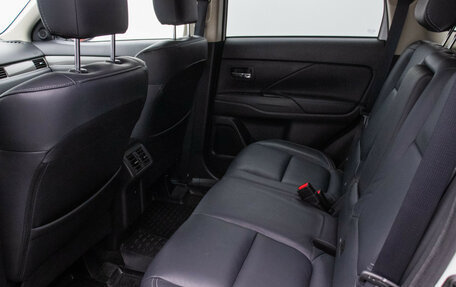 Mitsubishi Outlander III рестайлинг 3, 2019 год, 2 480 000 рублей, 11 фотография