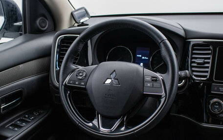 Mitsubishi Outlander III рестайлинг 3, 2019 год, 2 480 000 рублей, 15 фотография