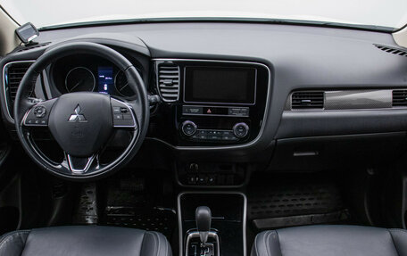 Mitsubishi Outlander III рестайлинг 3, 2019 год, 2 480 000 рублей, 13 фотография